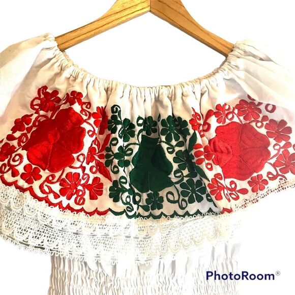 Mexican Boho Embroidered Floral off the Shoulder White Cropped Blouse - Picture 4 of 7
